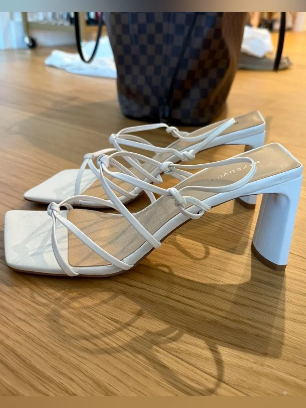 nakedvice jas white